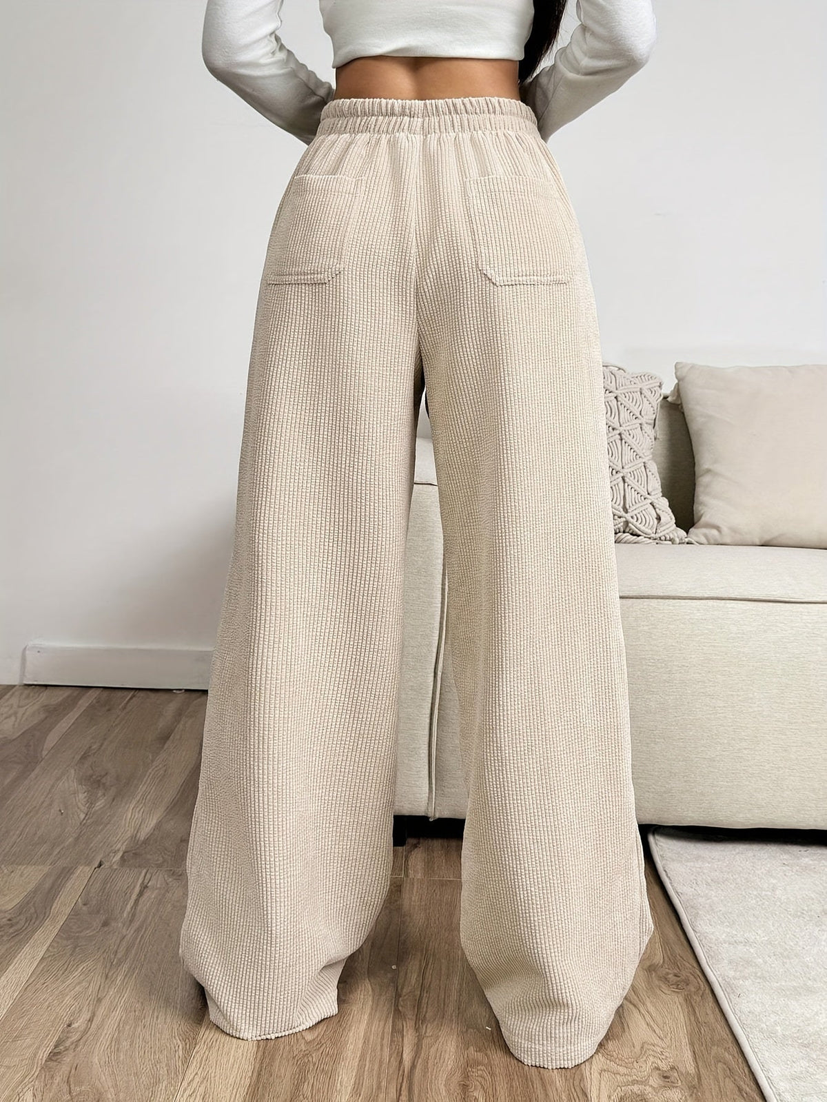 Bukser med snøretalje, baglommer og brede bløde folder - Beige #Farve_Beige