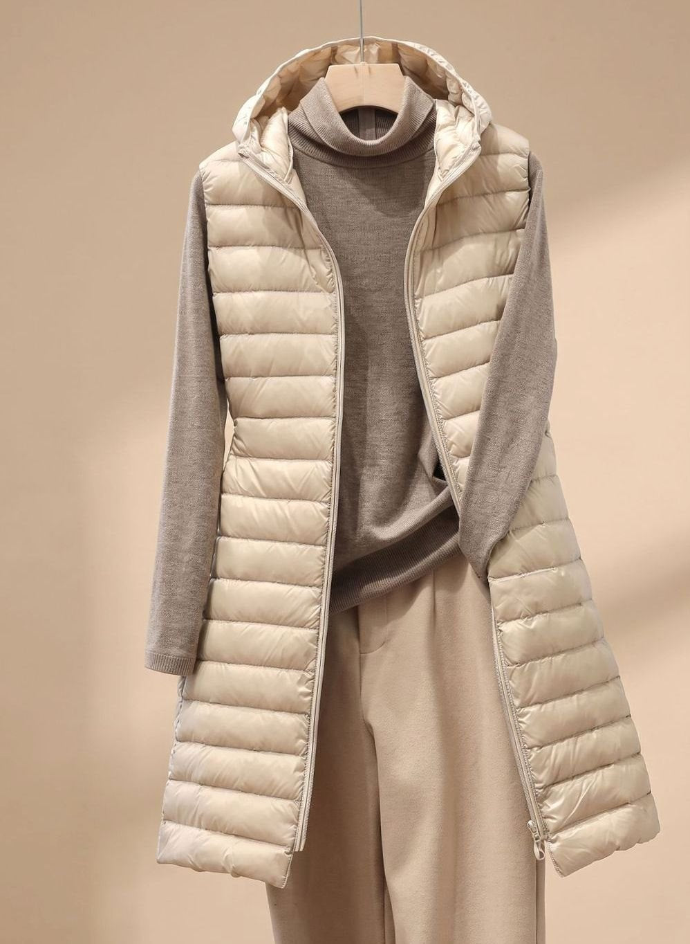 Vest med smalle quiltninger og lang lynlåsfront - Khaki #Farve_Khaki