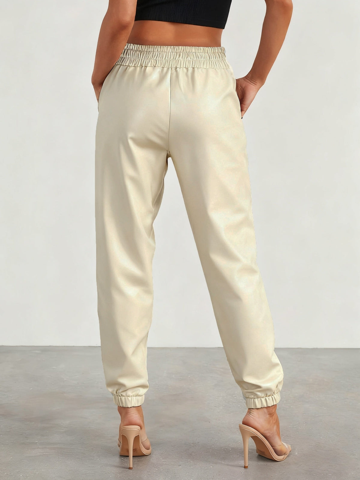 Bukser med blank overflade og samlede ankelkanter - Beige #Farve_Beige