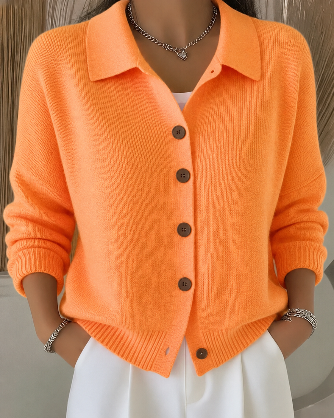 Cardigans med nedliggende krave og brune frontknapper - Orange #Farve_Orange
