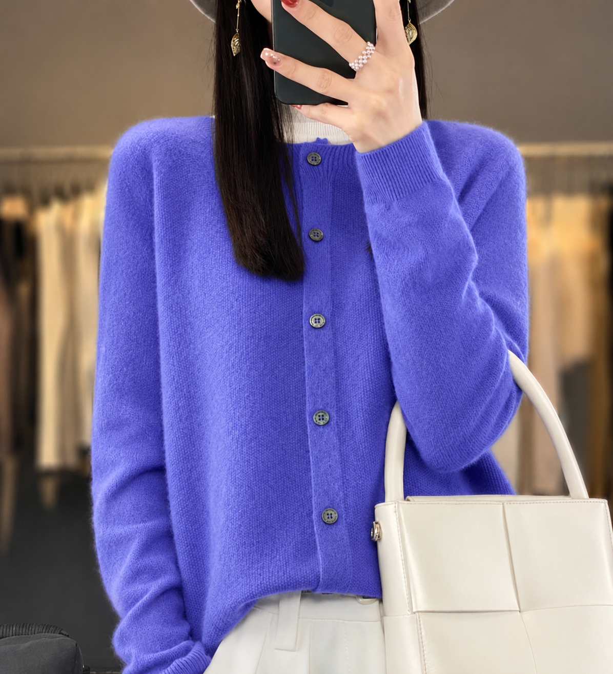 Cardigans med smal rund hals og diskrete små knapper - Blå #Farve_Blå