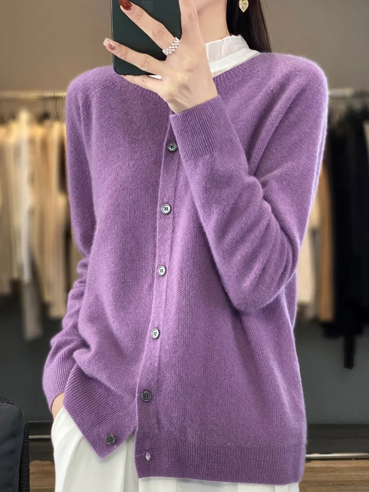Cardigans med smal rund hals og diskrete små knapper - Lilla #Farve_Lilla