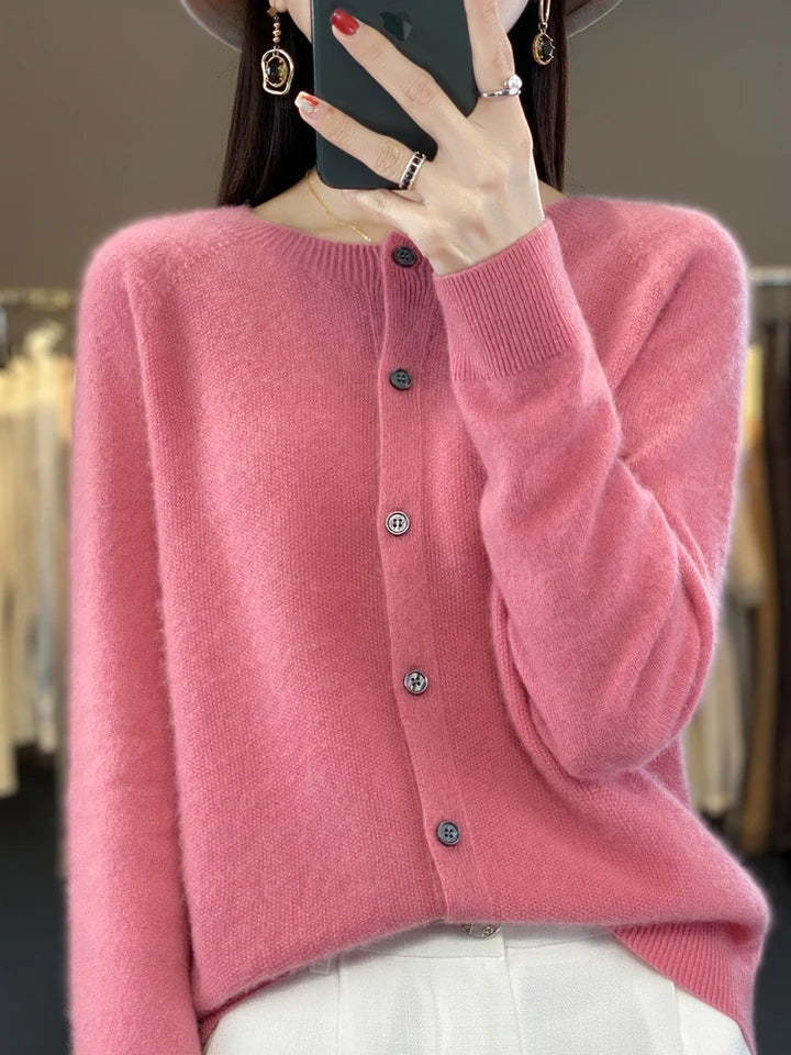 Cardigans med smal rund hals og diskrete små knapper - Lyserød #Farve_Lyserød