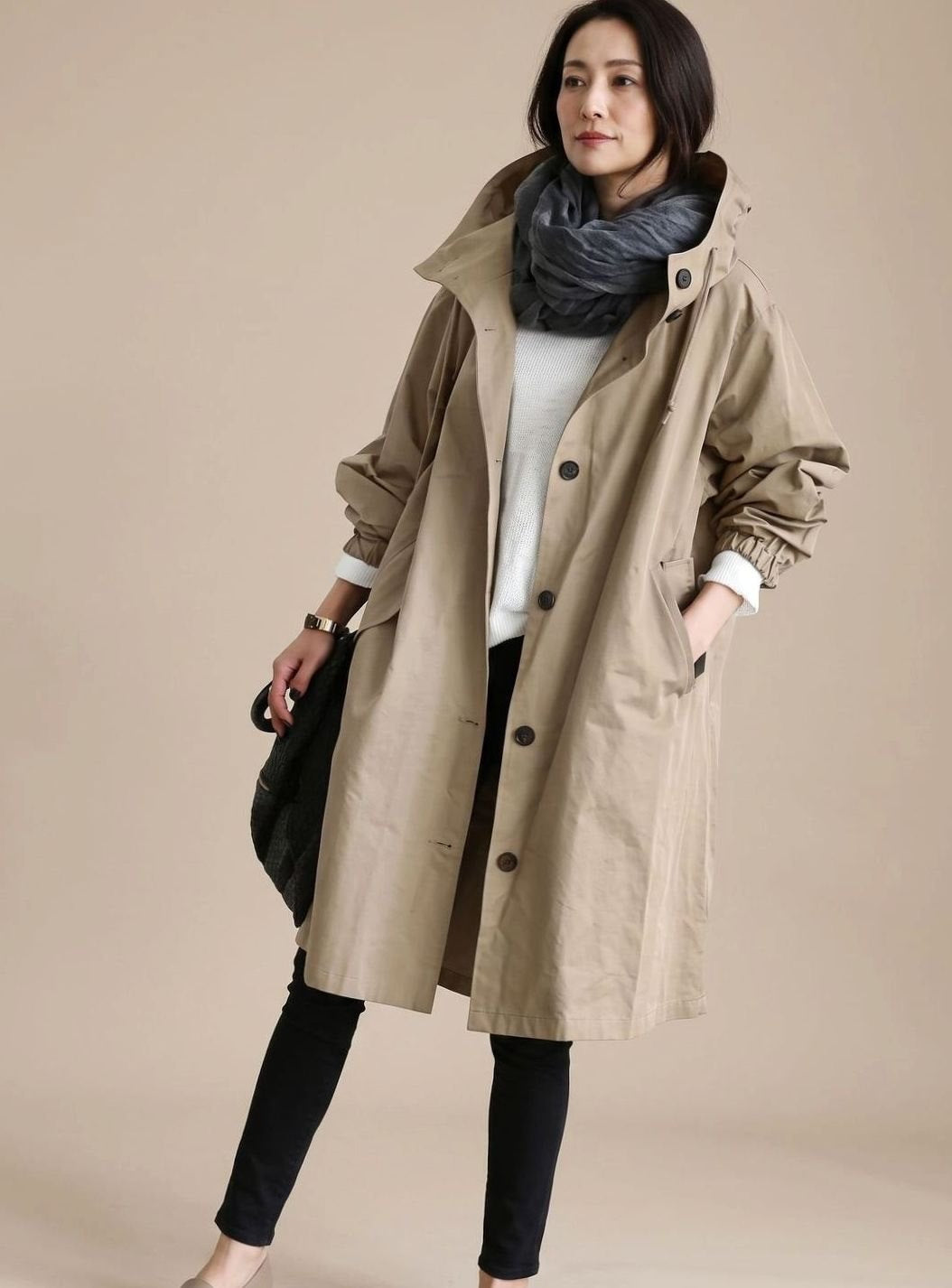 Frakker med hætte, slids bagpå og store knapper - Khaki #Farve_Khaki