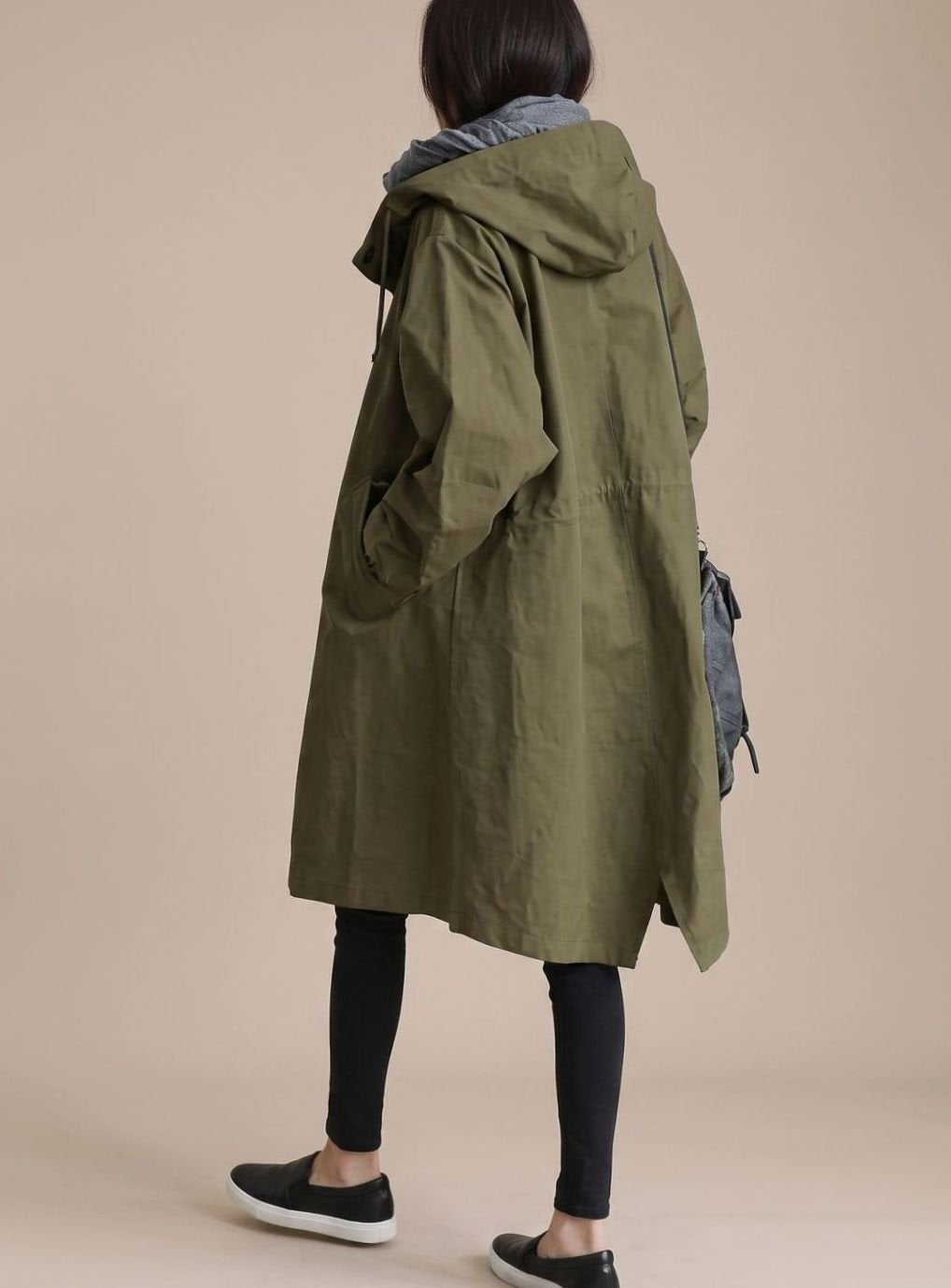 Frakker med hætte, slids bagpå og store knapper - Militærgrøn #Farve_Militærgrøn