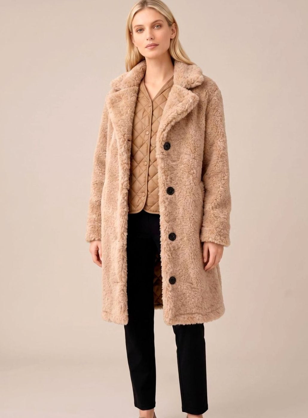 Frakker med lodden struktur, knapper og brede revers - Beige #Farve_Beige