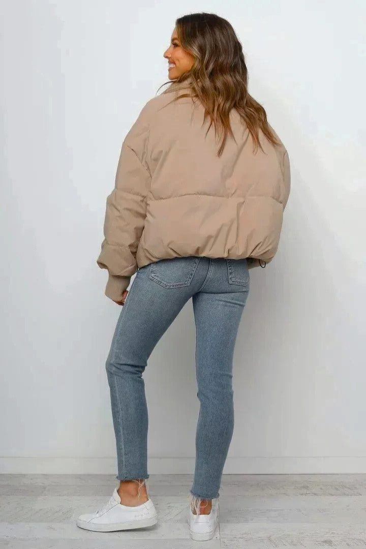 Jakker med kort quiltet krop og brede ribmanchetter - Khaki #Farve_Khaki