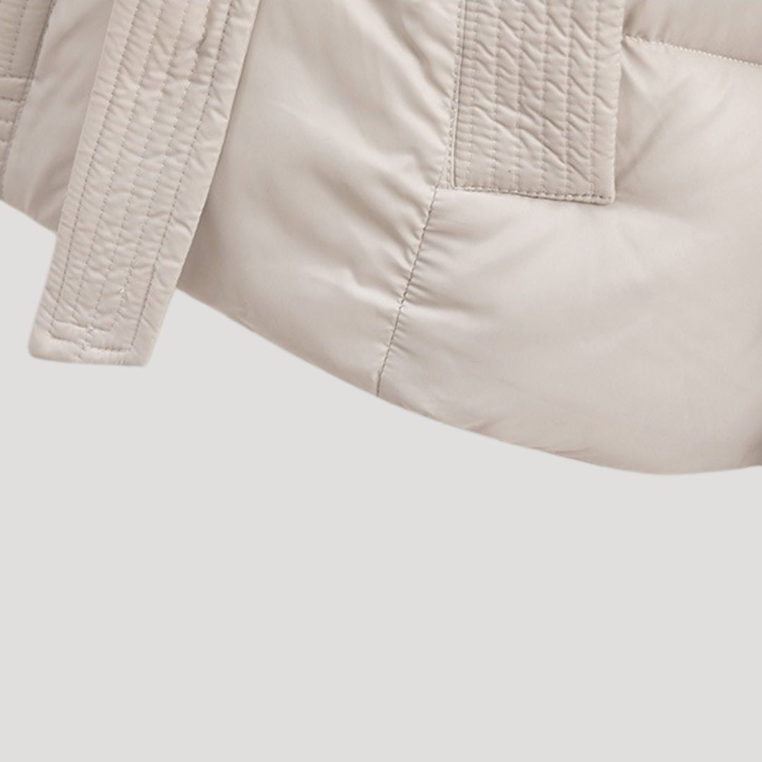 Jakker med quiltet hætte og bredt bælte med stikninger - Beige #Farve_Beige