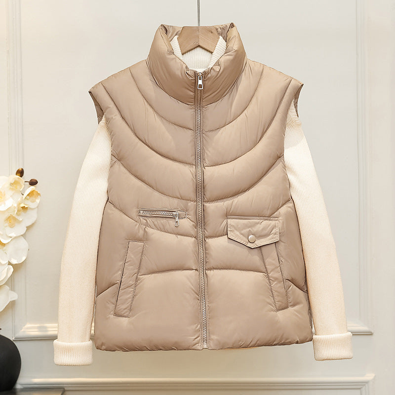 Vest med buede quiltninger og forskellige frontlommer - Khaki #Farve_Khaki