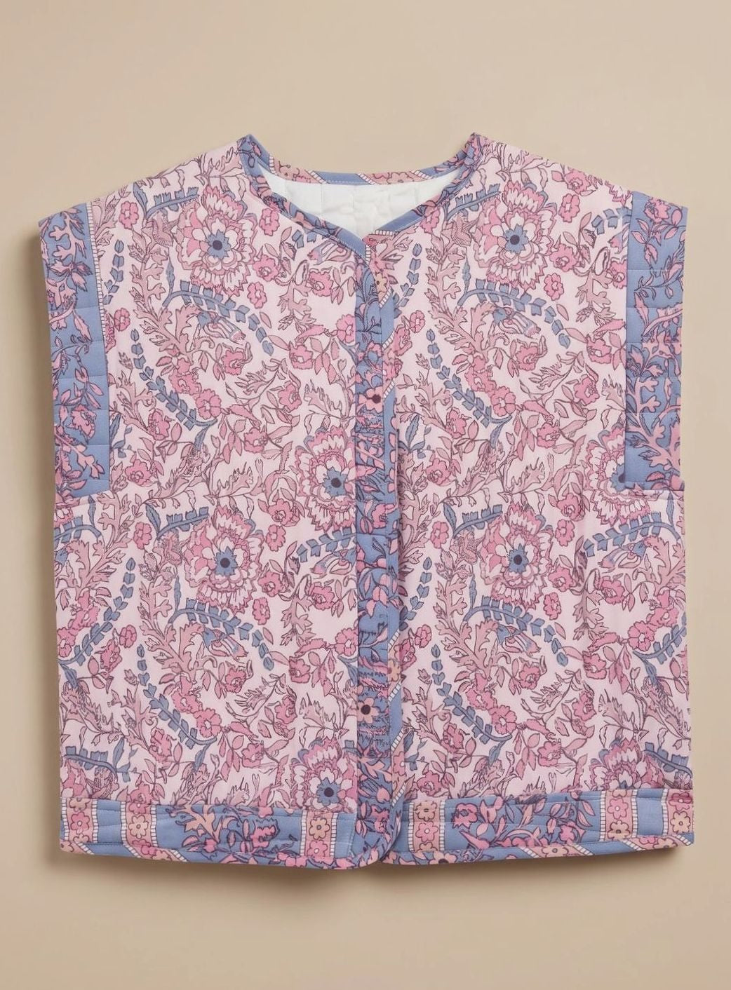 Vest med tæt blomsterprint og smalle kontrastkanter - Lyserød #Farve_Lyserød