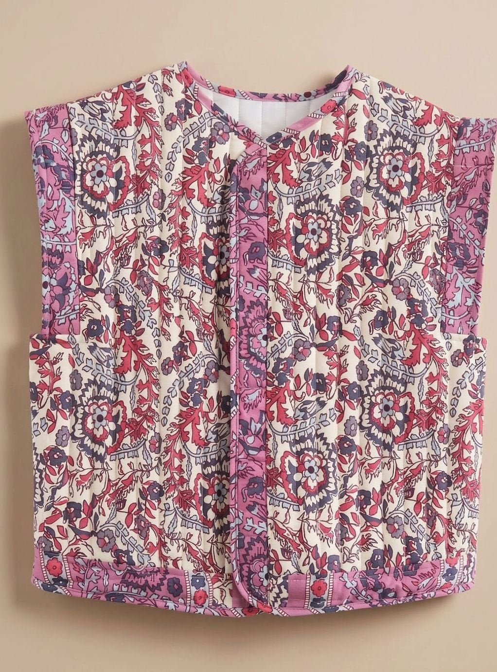 Vest med tæt blomsterprint og smalle kontrastkanter - Lilla #Farve_Lilla