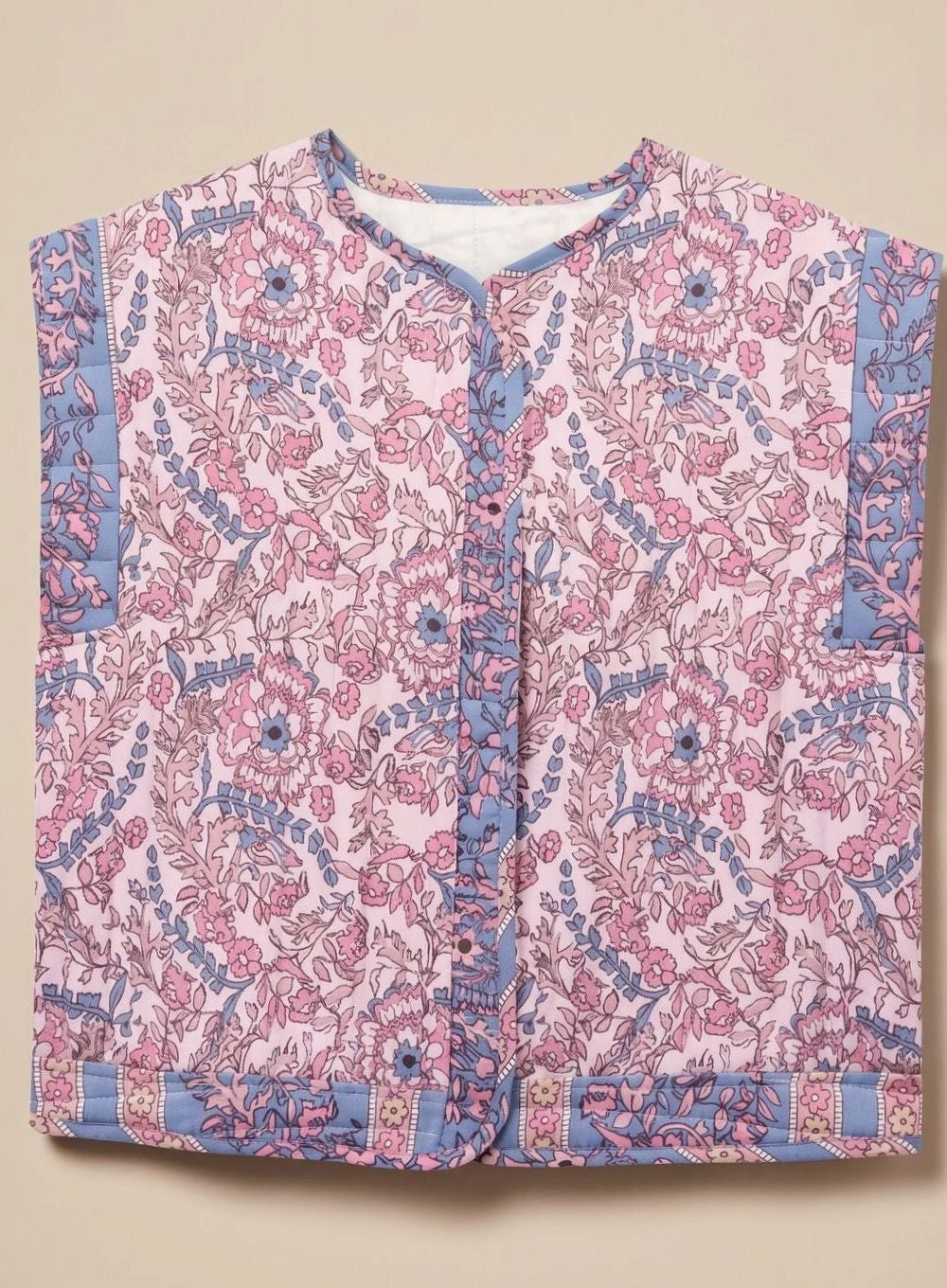 Vest med tæt blomsterprint og smalle kontrastkanter - Lyserød #Farve_Lyserød